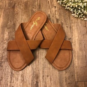 😍🌻 NEW Cognac/Tan X Band Slip On Sandals 😍